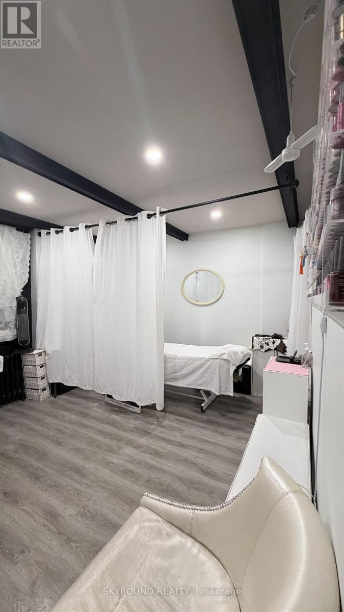 543a College Street, Toronto, Ontario  M6G 1A9 - Photo 18 - C12744024