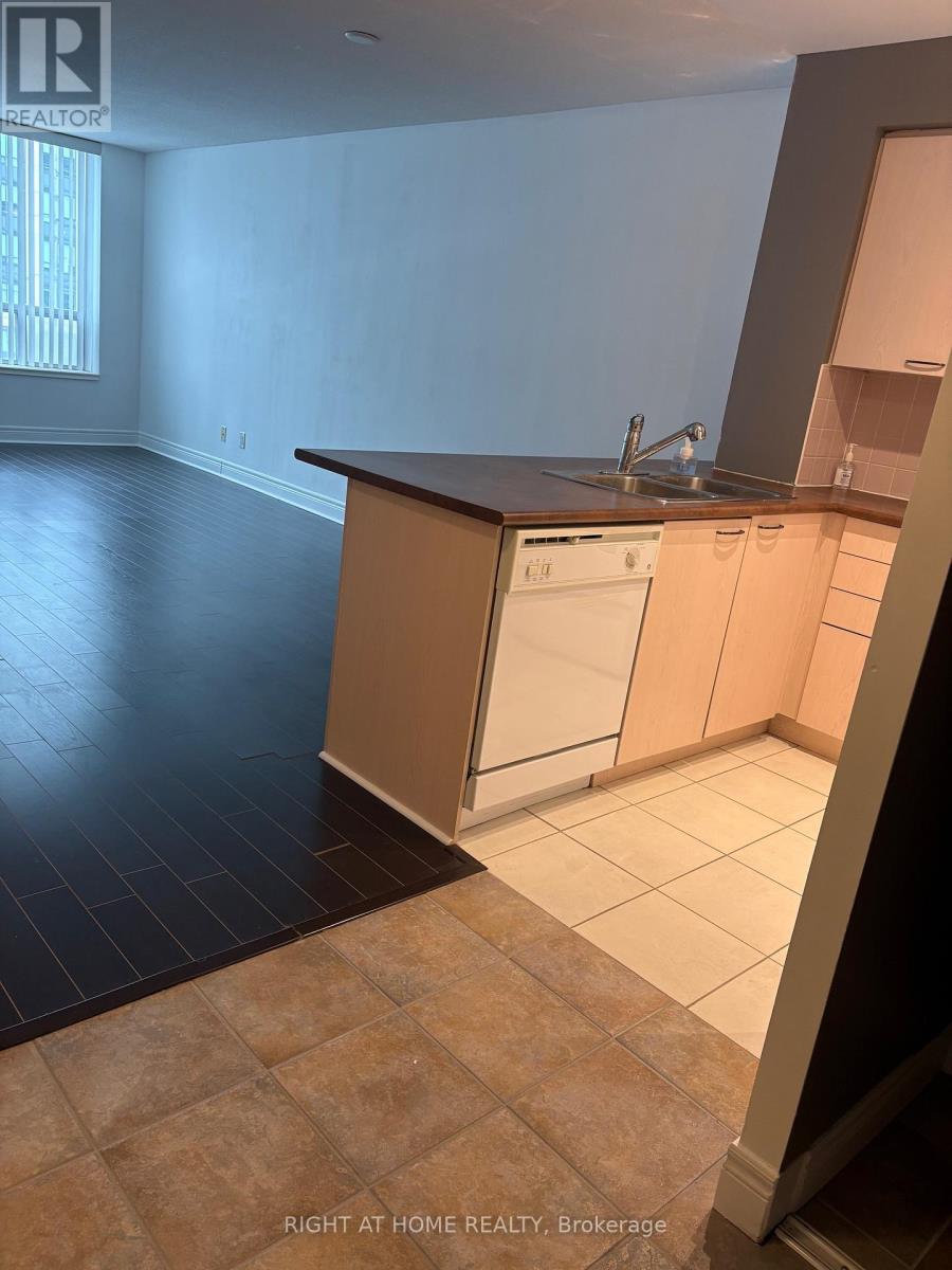 515 - 48 Suncrest Boulevard, Markham, Ontario  L3T 7Y5 - Photo 4 - N12743972