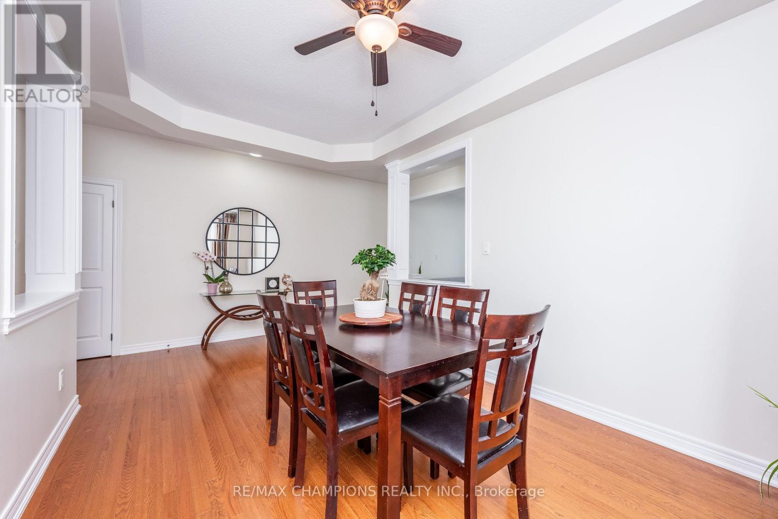 14 Naperton Drive, Brampton, Ontario  L6R 0Z5 - Photo 9 - W12741740