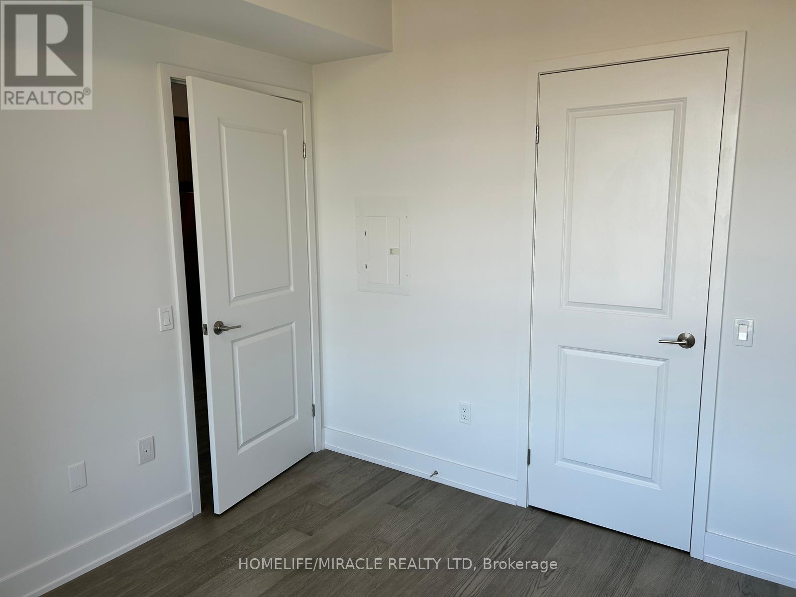 1405 W - 202 Burnhamthorpe Road E, Mississauga, Ontario  L5A 0B2 - Photo 7 - W12743966