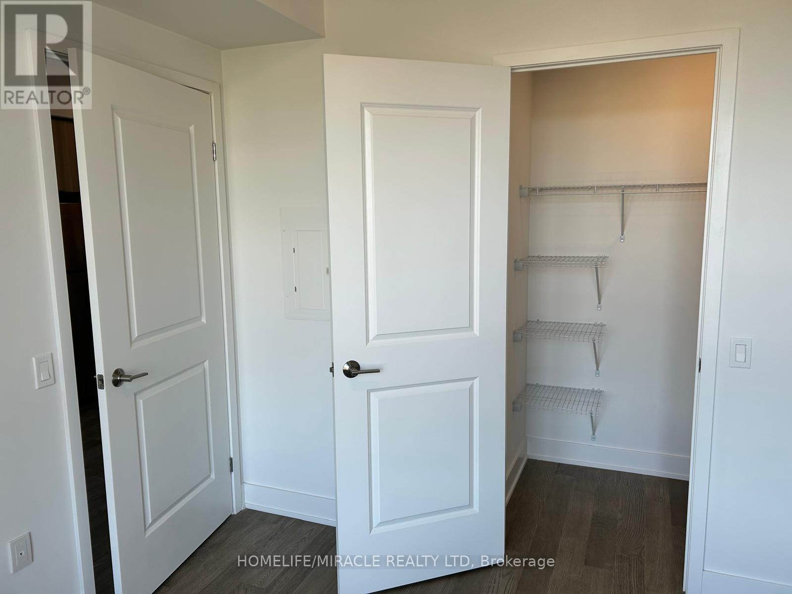 1405 W - 202 Burnhamthorpe Road E, Mississauga, Ontario  L5A 0B2 - Photo 9 - W12743966