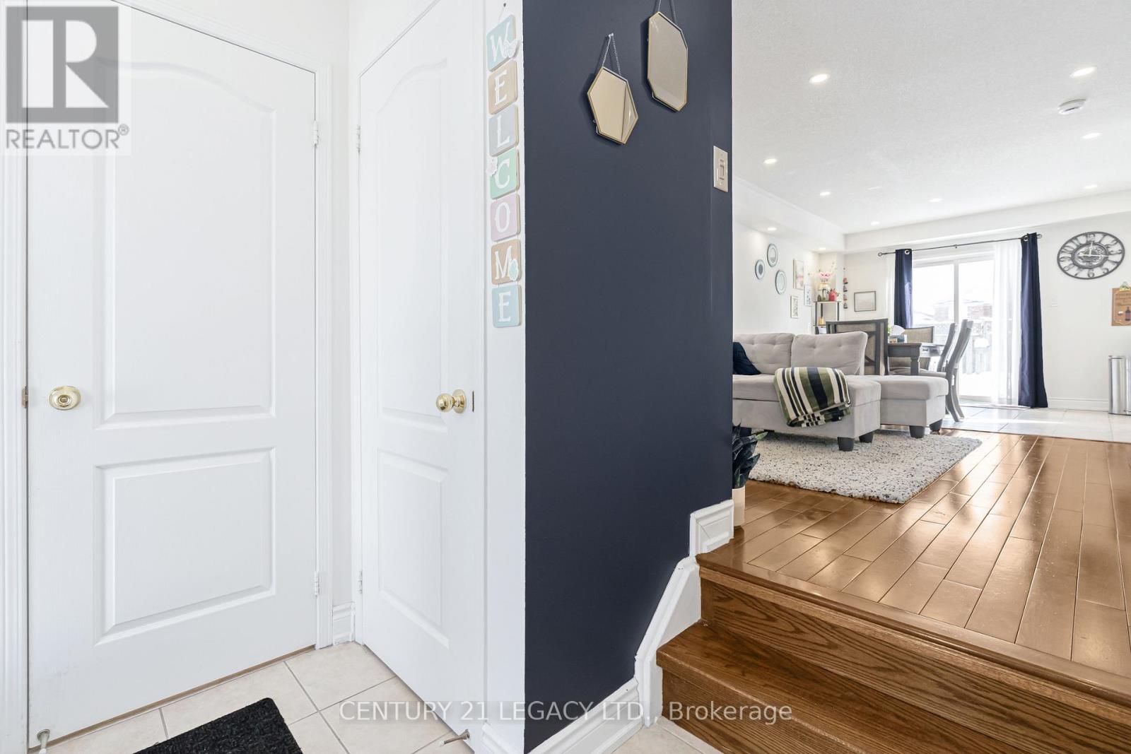 129 Sugarhill Drive, Brampton, Ontario  L7A 3X4 - Photo 5 - W12743970