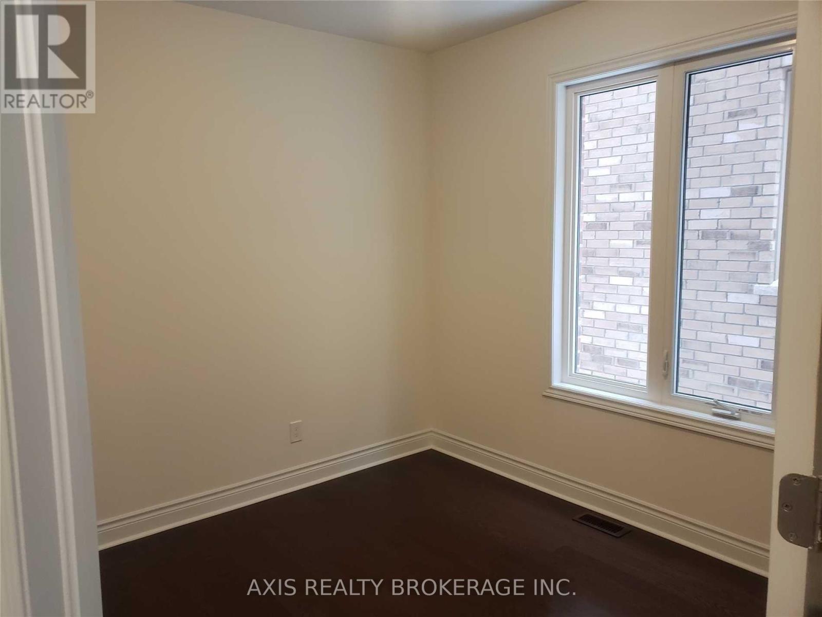 15 Ash Hill Avenue, Caledon, Ontario  L7C 4E8 - Photo 3 - W12743982