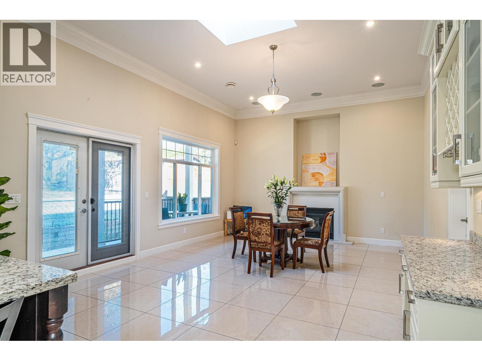 Listing Picture 11 of 40 : 5511 MCKEE STREET, Burnaby / 本拿比 - 魯藝地產 Yvonne Lu Group - MLS Medallion Club Member