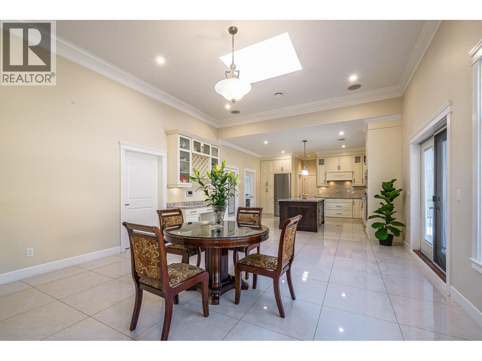 Listing Picture 10 of 40 : 5511 MCKEE STREET, Burnaby / 本拿比 - 魯藝地產 Yvonne Lu Group - MLS Medallion Club Member