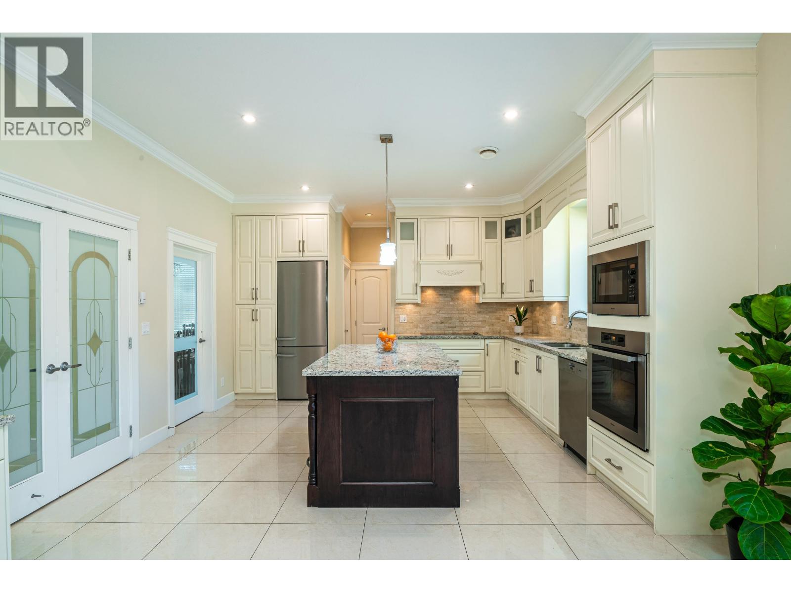 Listing Picture 8 of 40 : 5511 MCKEE STREET, Burnaby / 本拿比 - 魯藝地產 Yvonne Lu Group - MLS Medallion Club Member