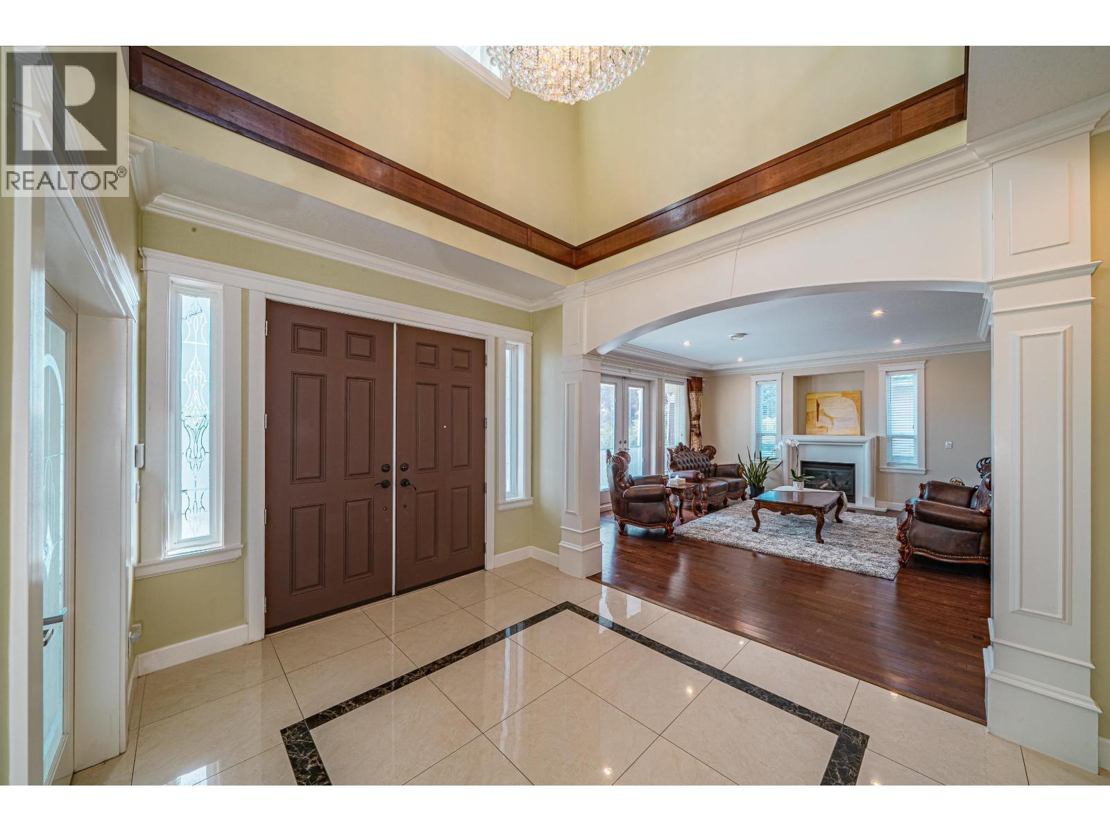 Listing Picture 3 of 40 : 5511 MCKEE STREET, Burnaby / 本拿比 - 魯藝地產 Yvonne Lu Group - MLS Medallion Club Member