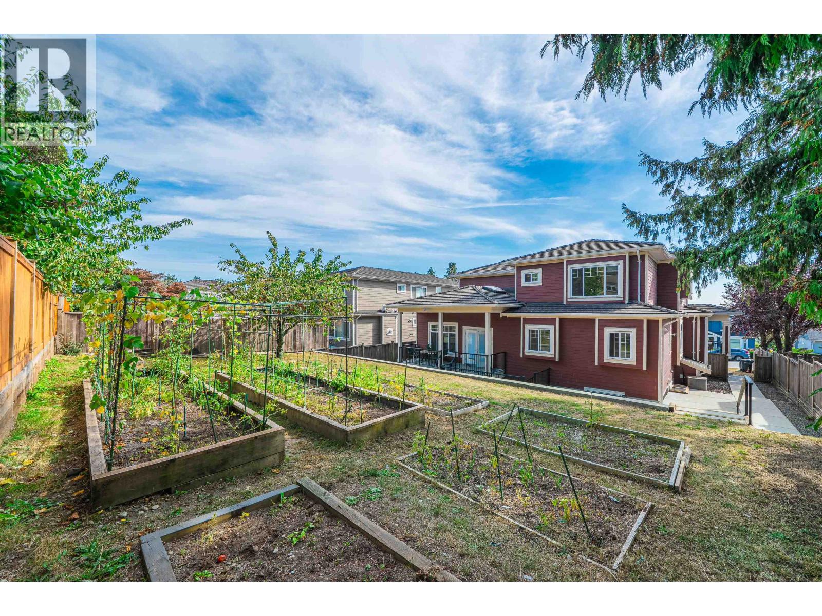 Listing Picture 33 of 40 : 5511 MCKEE STREET, Burnaby / 本拿比 - 魯藝地產 Yvonne Lu Group - MLS Medallion Club Member