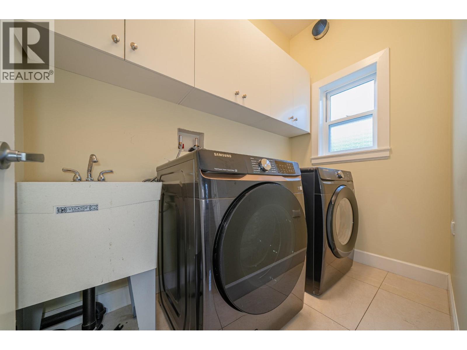 Listing Picture 34 of 40 : 5511 MCKEE STREET, Burnaby / 本拿比 - 魯藝地產 Yvonne Lu Group - MLS Medallion Club Member