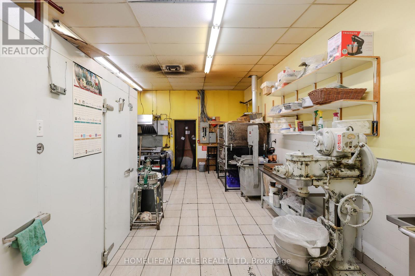 1 & 2 - 754 Queenston Road, Hamilton, Ontario L8G 1A4 - Photo 21 - X12744018