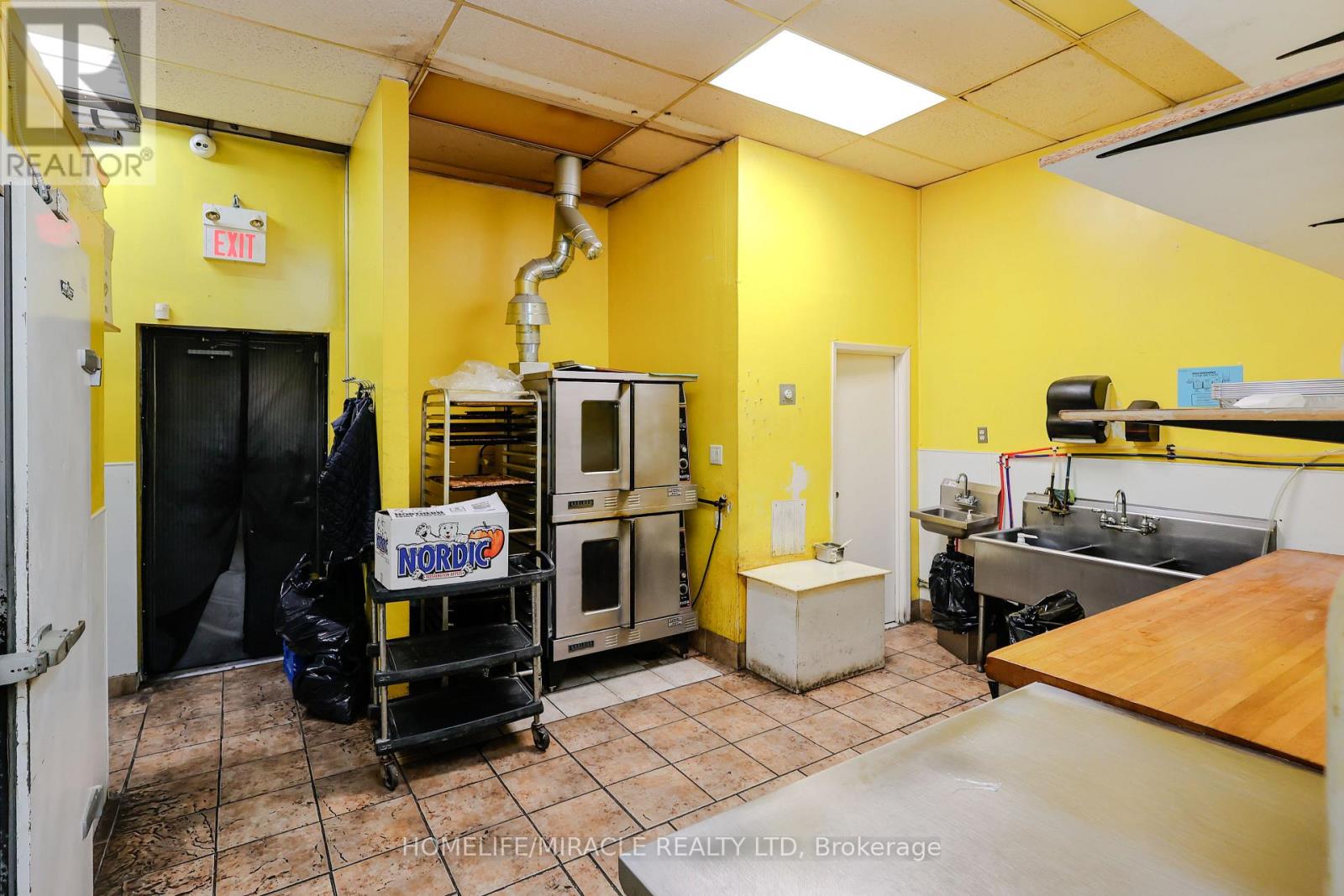 1 & 2 - 754 Queenston Road, Hamilton, Ontario L8G 1A4 - Photo 33 - X12744018