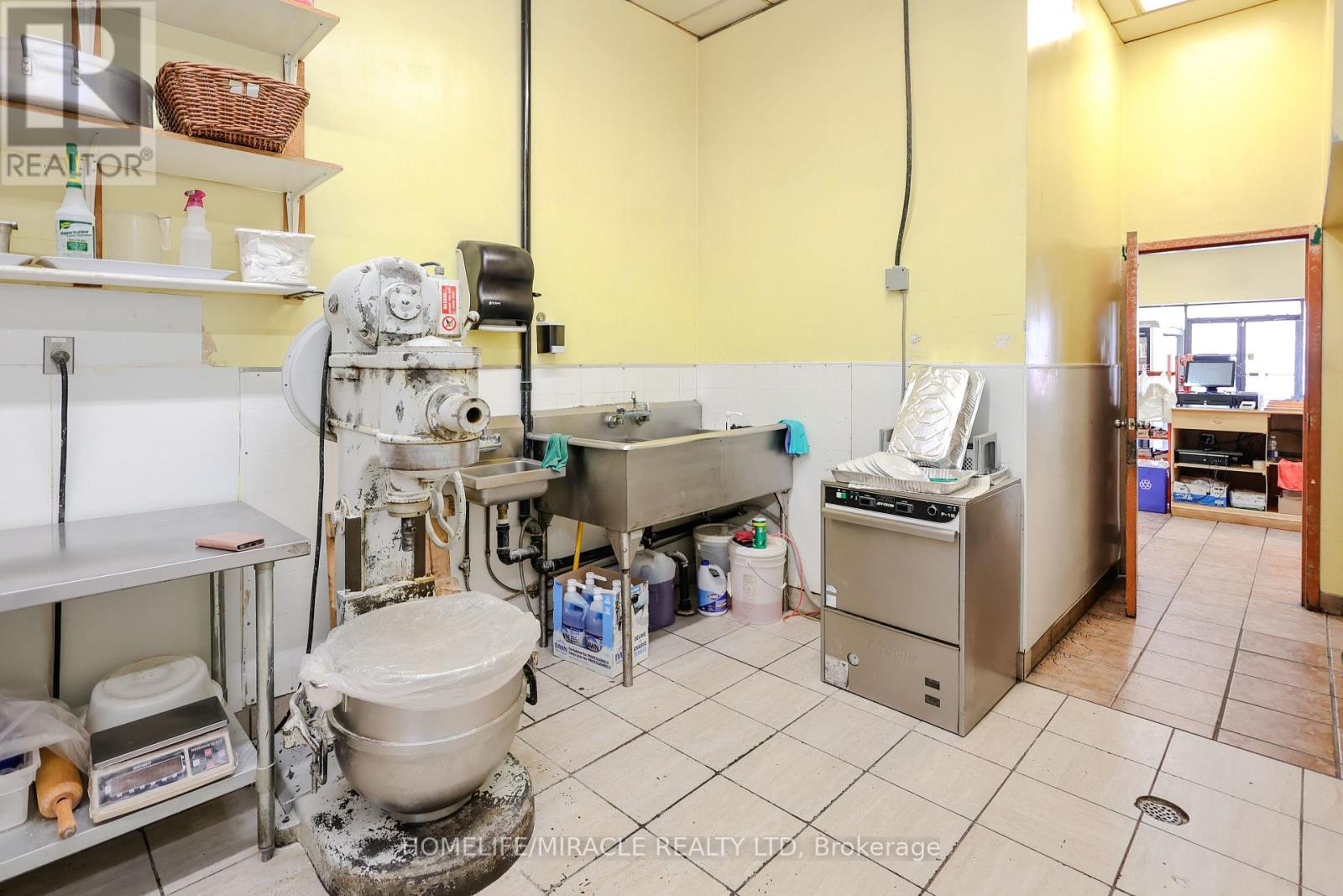 1 & 2 - 754 Queenston Road, Hamilton, Ontario L8G 1A4 - Photo 44 - X12744018