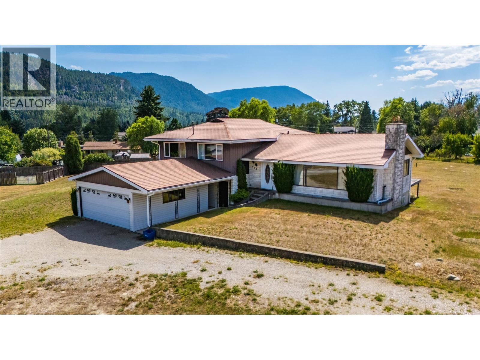 412 104th Street, Castlegar, British Columbia V1N 3G5 - Photo 1 - 10374466
