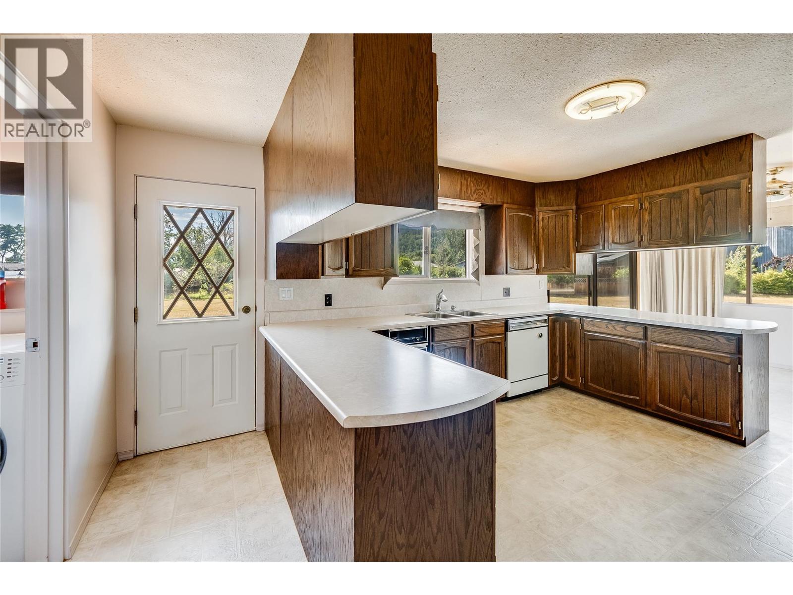 412 104th Street, Castlegar, British Columbia V1N 3G5 - Photo 16 - 10374466