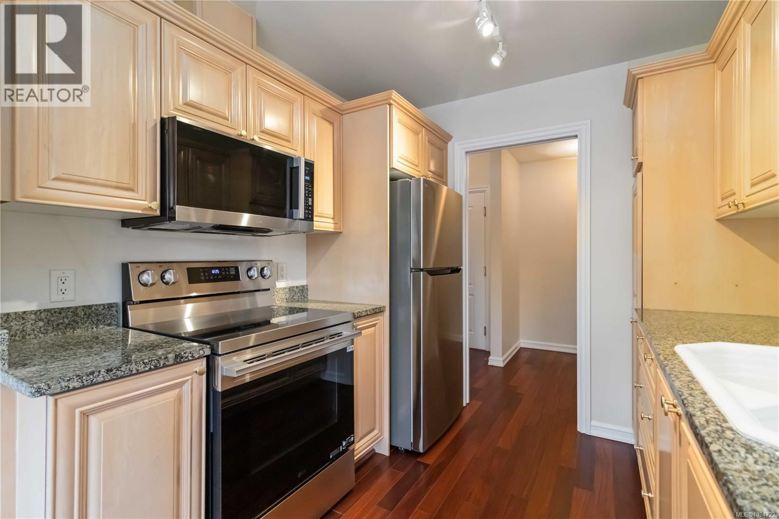 203 165 Kimta Rd, Victoria, British Columbia  V9A 7P1 - Photo 10 - 1024722