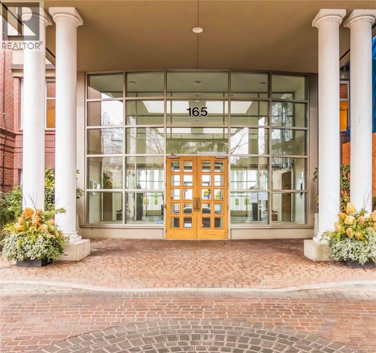 203 165 Kimta Rd, Victoria, British Columbia  V9A 7P1 - Photo 3 - 1024722