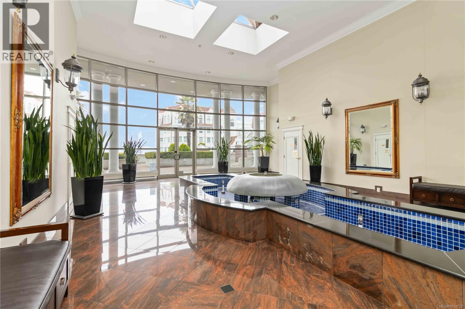 203 165 Kimta Rd, Victoria, British Columbia  V9A 7P1 - Photo 4 - 1024722