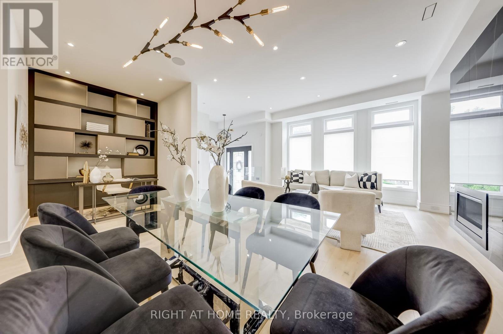 102 Parklea Drive, Toronto, Ontario  M4G 2J8 - Photo 16 - C12744042