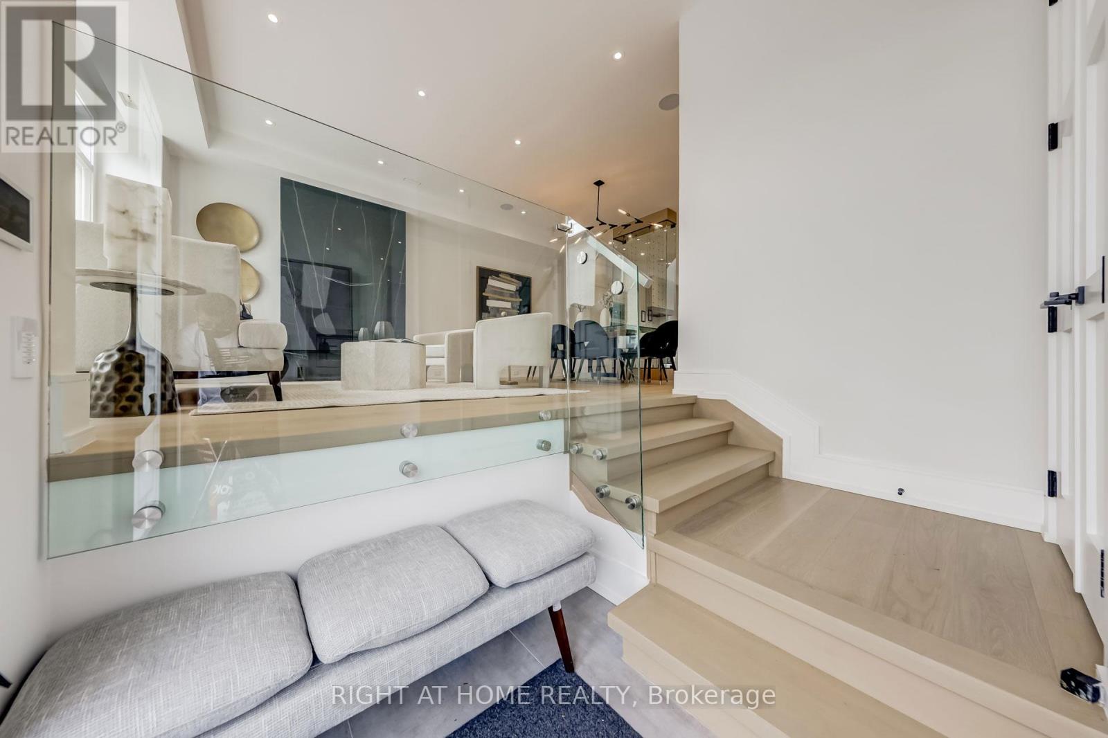 102 Parklea Drive, Toronto, Ontario  M4G 2J8 - Photo 24 - C12744042