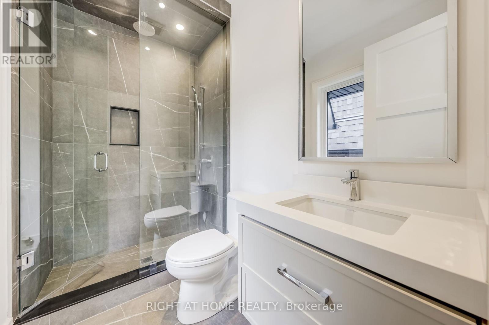 102 Parklea Drive, Toronto, Ontario  M4G 2J8 - Photo 33 - C12744042