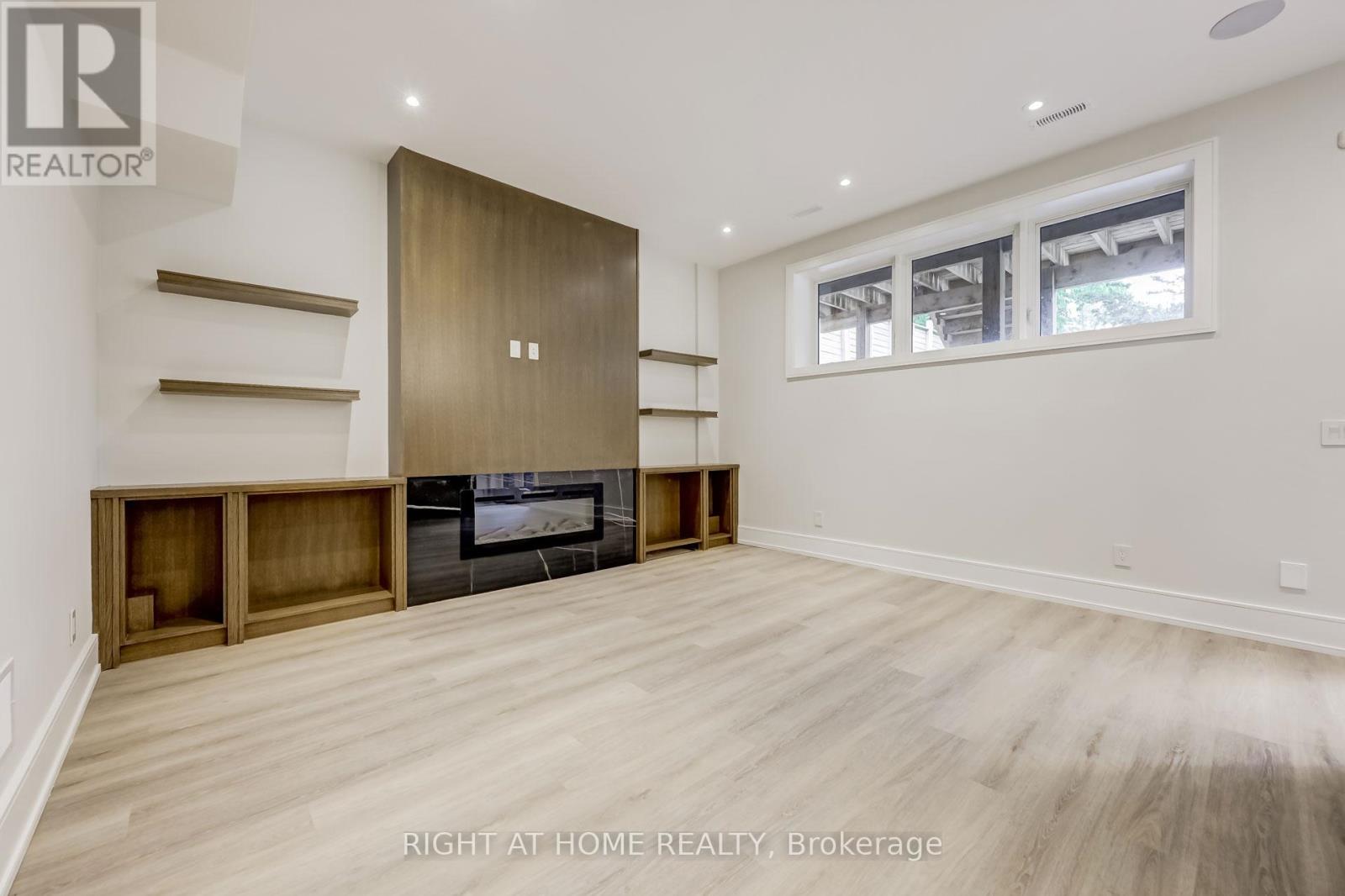 102 Parklea Drive, Toronto, Ontario  M4G 2J8 - Photo 41 - C12744042