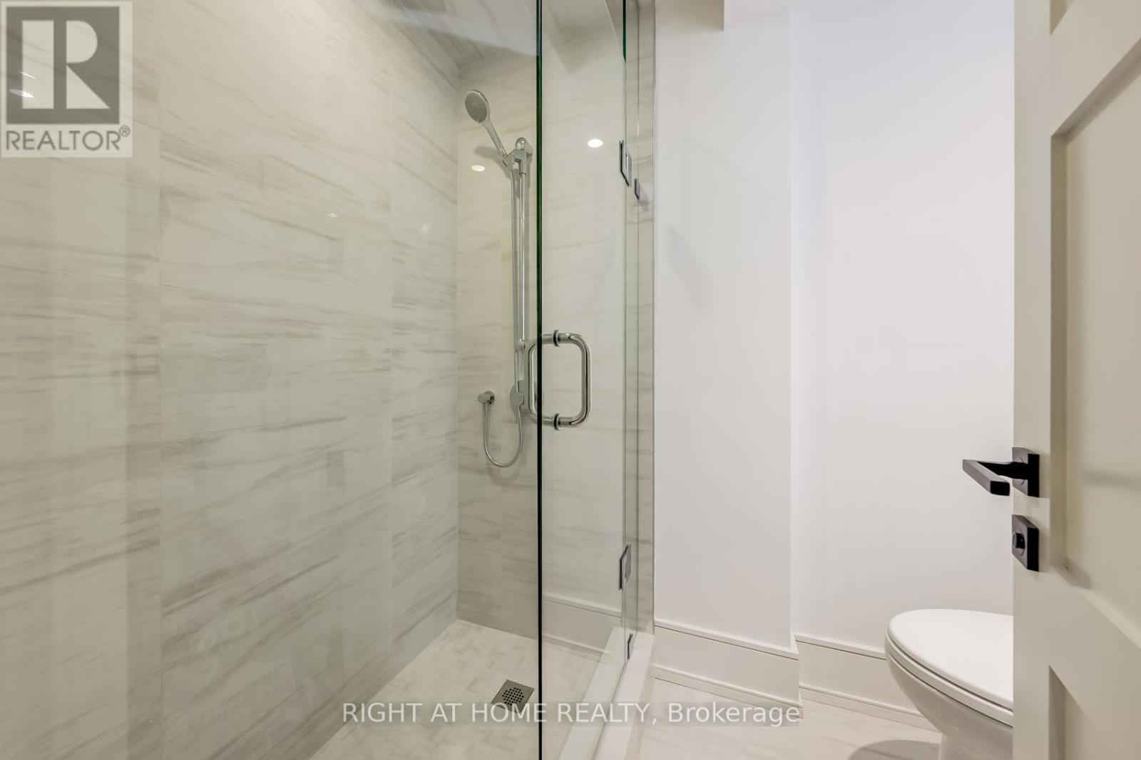 102 Parklea Drive, Toronto, Ontario  M4G 2J8 - Photo 43 - C12744042