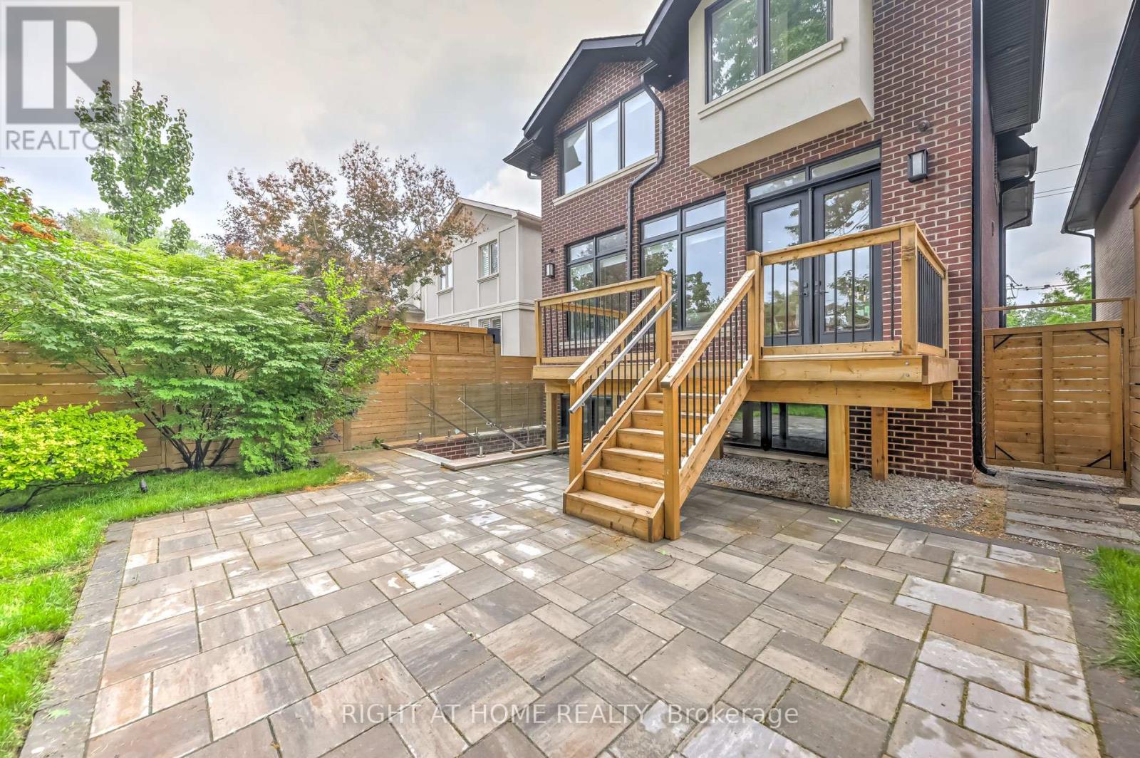 102 Parklea Drive, Toronto, Ontario  M4G 2J8 - Photo 47 - C12744042