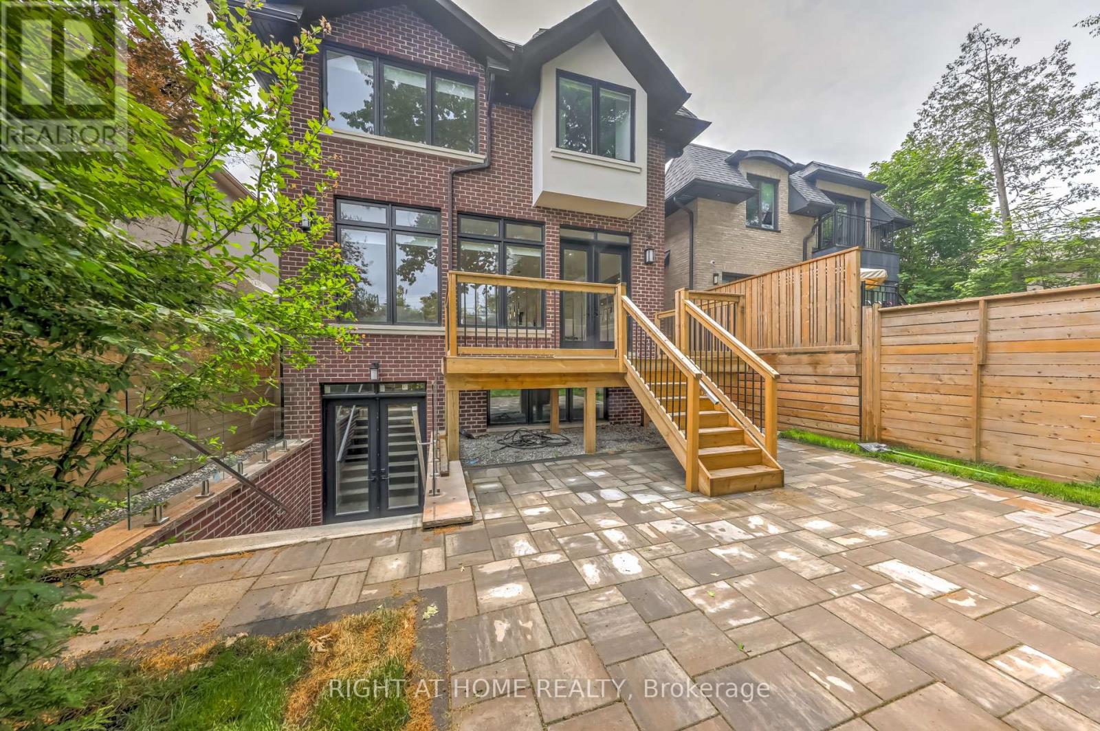 102 Parklea Drive, Toronto, Ontario  M4G 2J8 - Photo 49 - C12744042