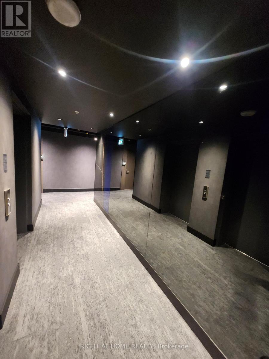 1301 - 111 Bathurst Street, Toronto, Ontario M5V 0M9 - Photo 11 - C12744054