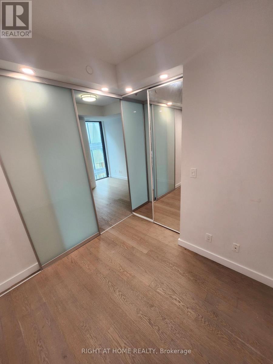 1301 - 111 Bathurst Street, Toronto, Ontario M5V 0M9 - Photo 17 - C12744054