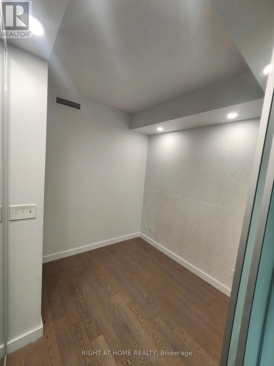 1301 - 111 Bathurst Street, Toronto, Ontario M5V 0M9 - Photo 18 - C12744054