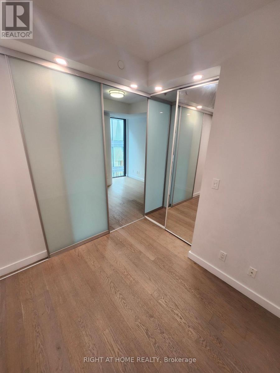 1301 - 111 Bathurst Street, Toronto, Ontario M5V 0M9 - Photo 20 - C12744054