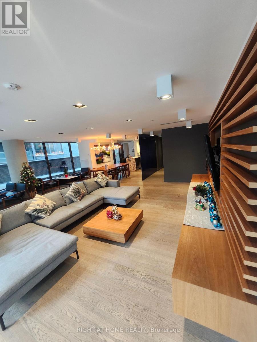 1301 - 111 Bathurst Street, Toronto, Ontario M5V 0M9 - Photo 30 - C12744054