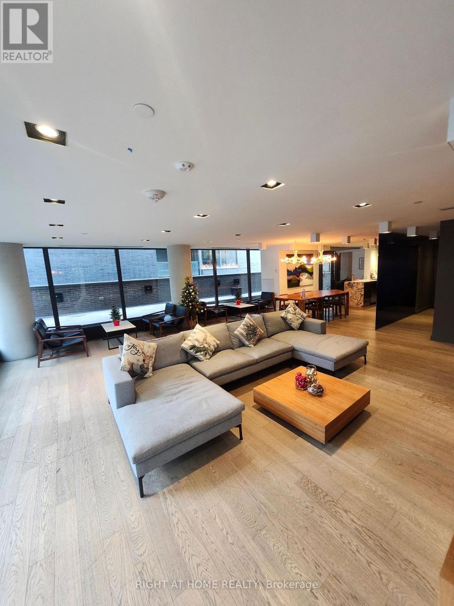 1301 - 111 Bathurst Street, Toronto, Ontario M5V 0M9 - Photo 31 - C12744054