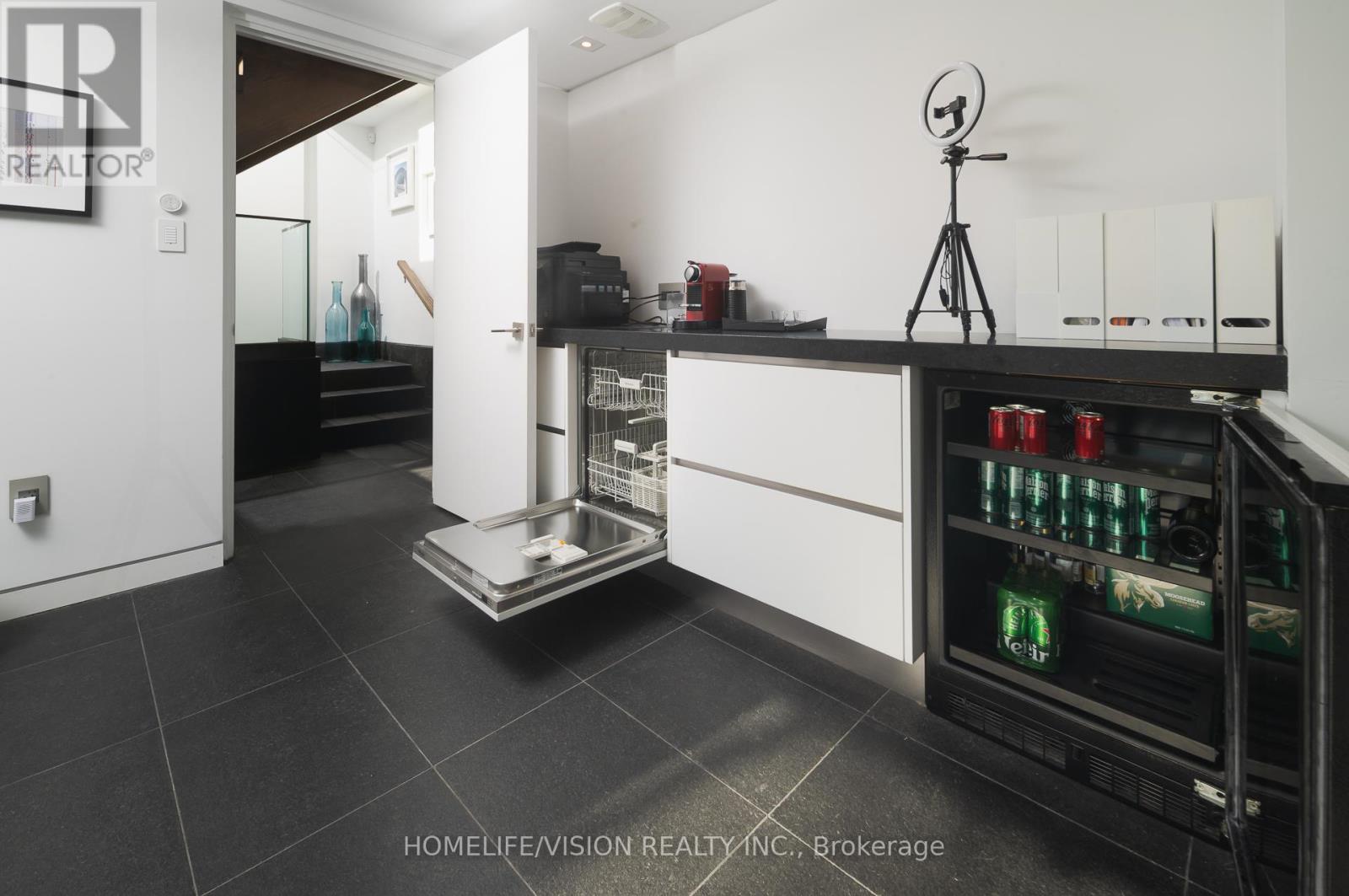 4 Astley Avenue, Toronto, Ontario  M4W 3B4 - Photo 31 - C12744064