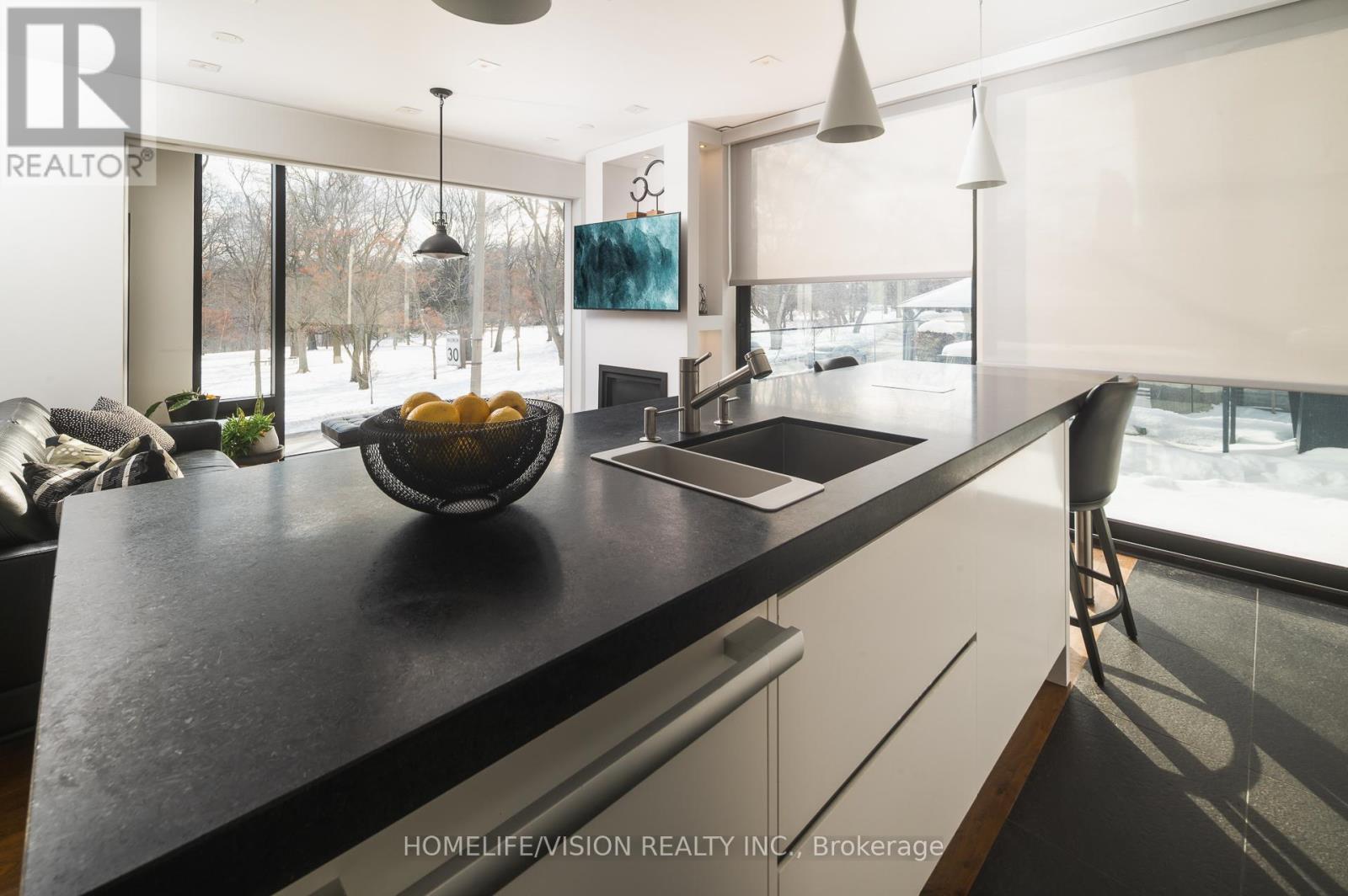 4 Astley Avenue, Toronto, Ontario  M4W 3B4 - Photo 6 - C12744064