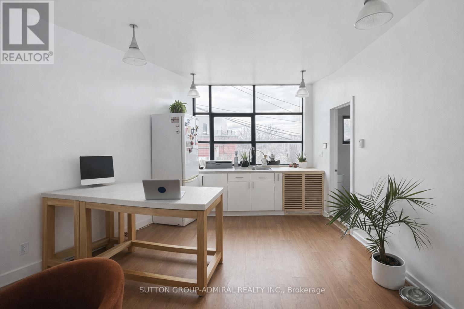 2r - 1024 Queen Street W, Toronto, Ontario  M6J 1H6 - Photo 1 - C12744084