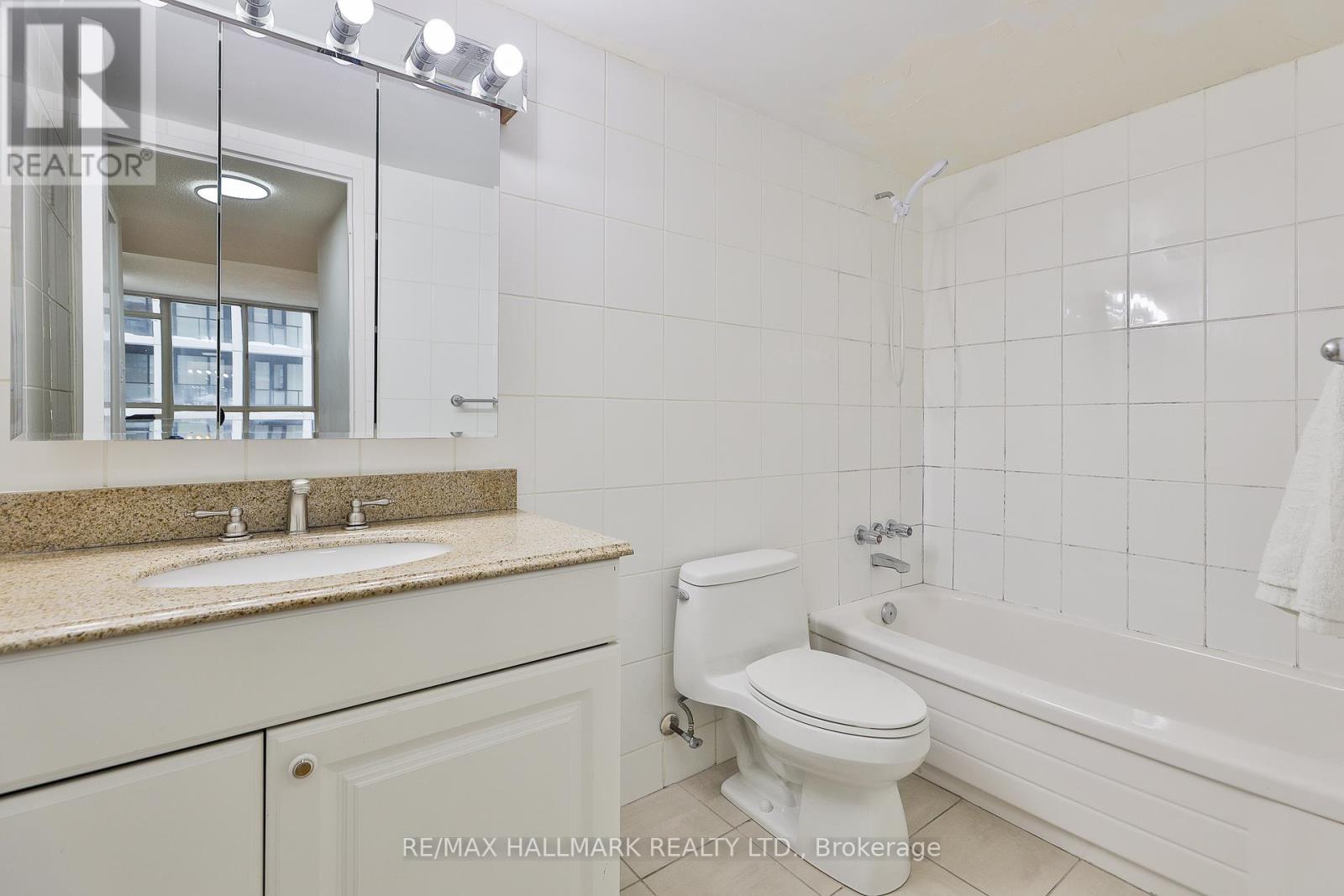 1805 - 633 Bay Street, Toronto, Ontario  M5G 2G4 - Photo 7 - C12744098
