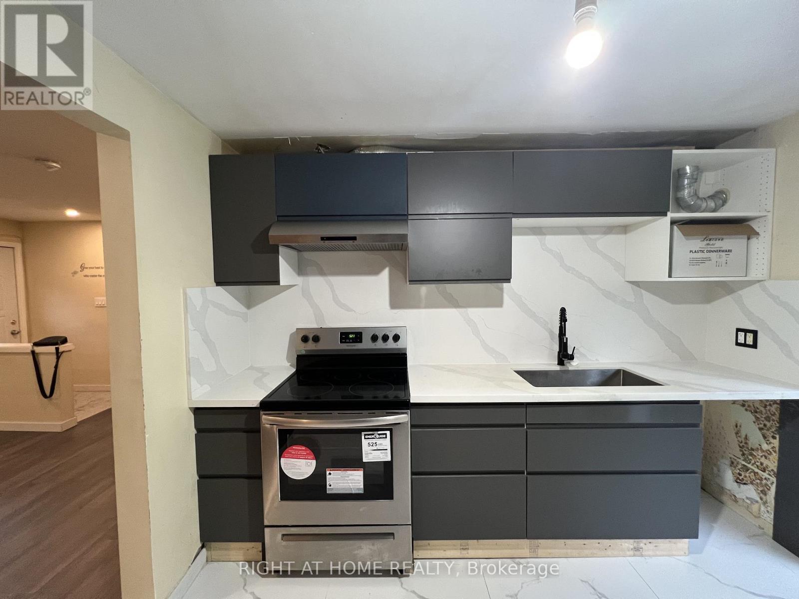 1560 Evangeline Drive, Oshawa, Ontario  L1J 3T2 - Photo 3 - E12744072