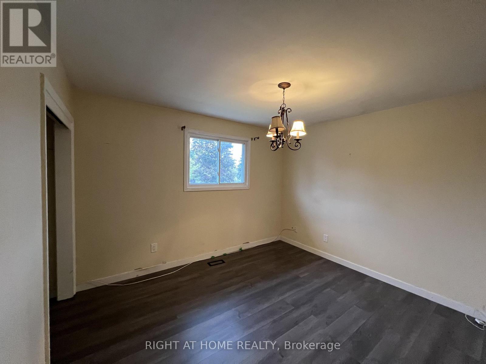 1560 Evangeline Drive, Oshawa, Ontario  L1J 3T2 - Photo 5 - E12744072