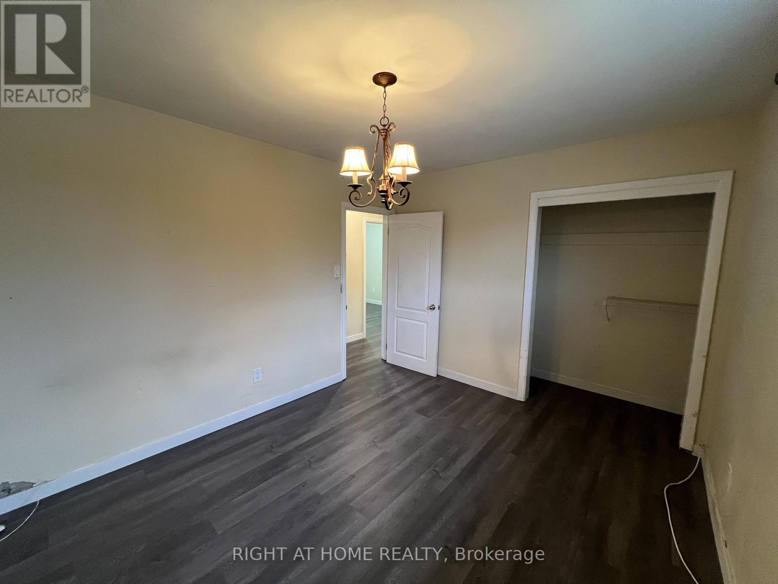 1560 Evangeline Drive, Oshawa, Ontario  L1J 3T2 - Photo 6 - E12744072