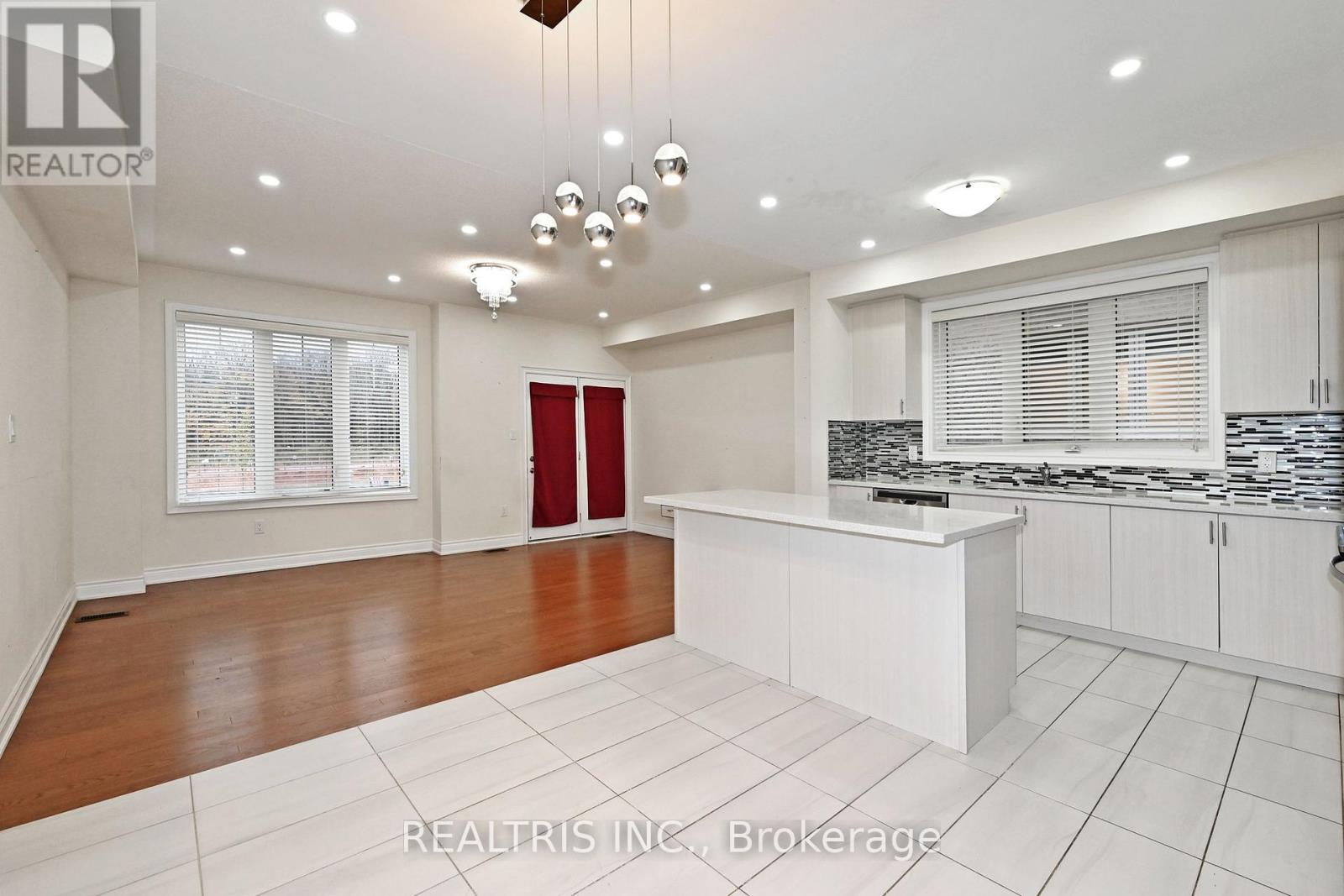 12 Ryler Way, Markham, Ontario  L3S 0E7 - Photo 3 - N12744048