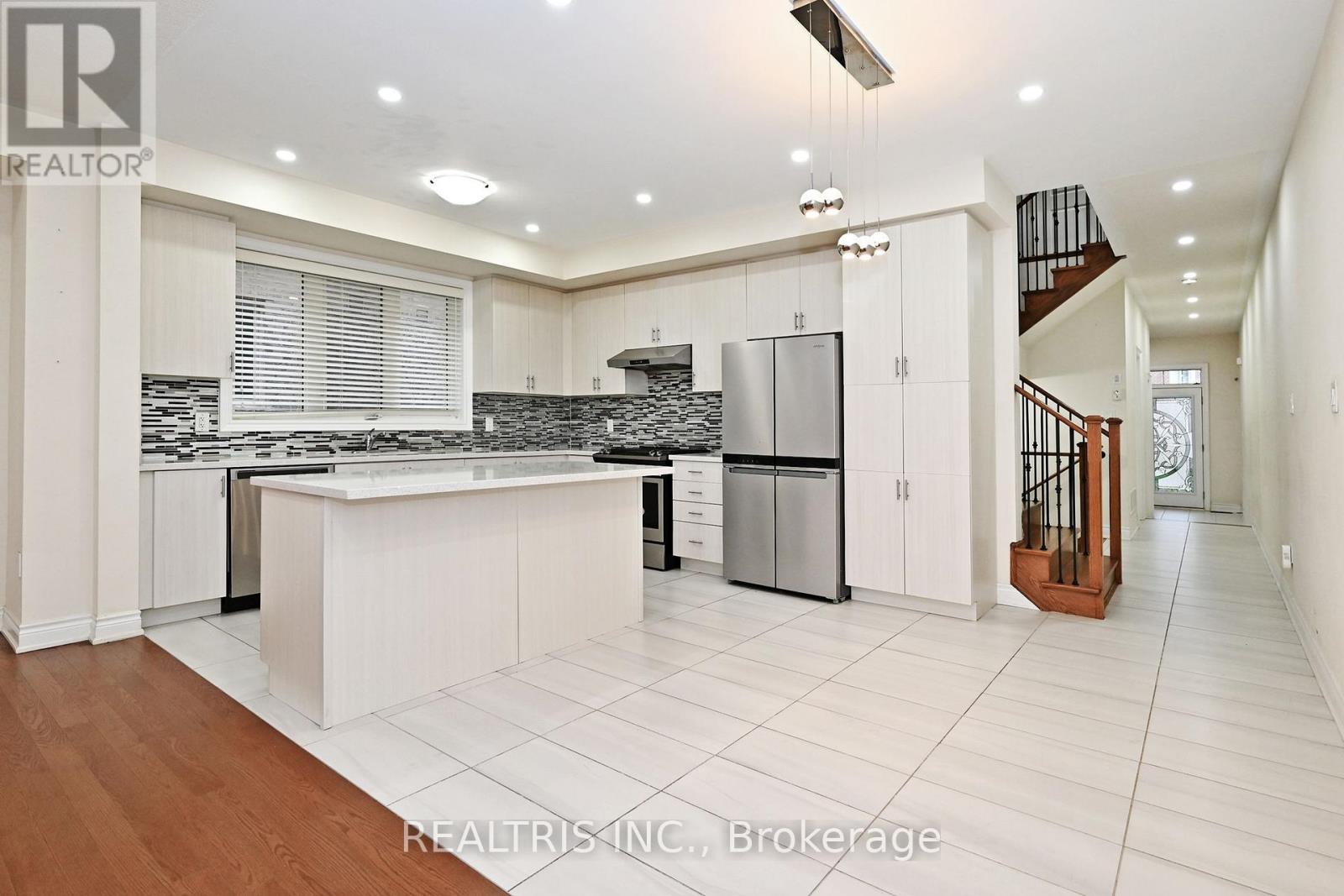 12 Ryler Way, Markham, Ontario  L3S 0E7 - Photo 5 - N12744048