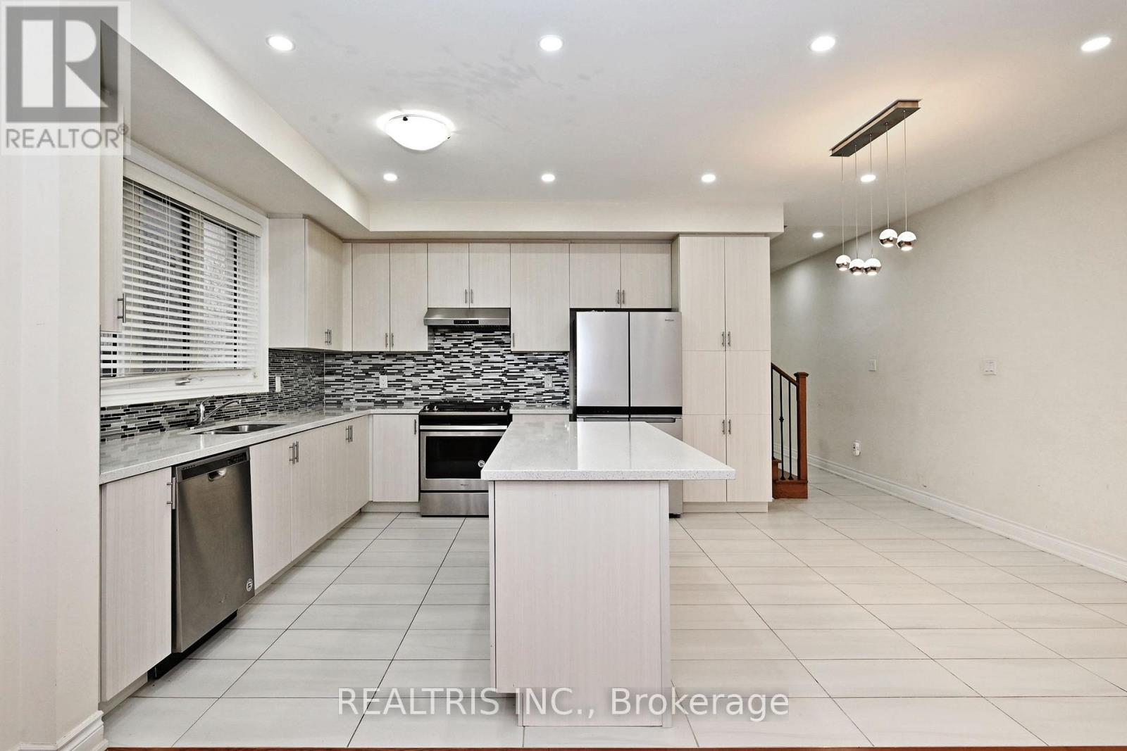 12 Ryler Way, Markham, Ontario  L3S 0E7 - Photo 6 - N12744048