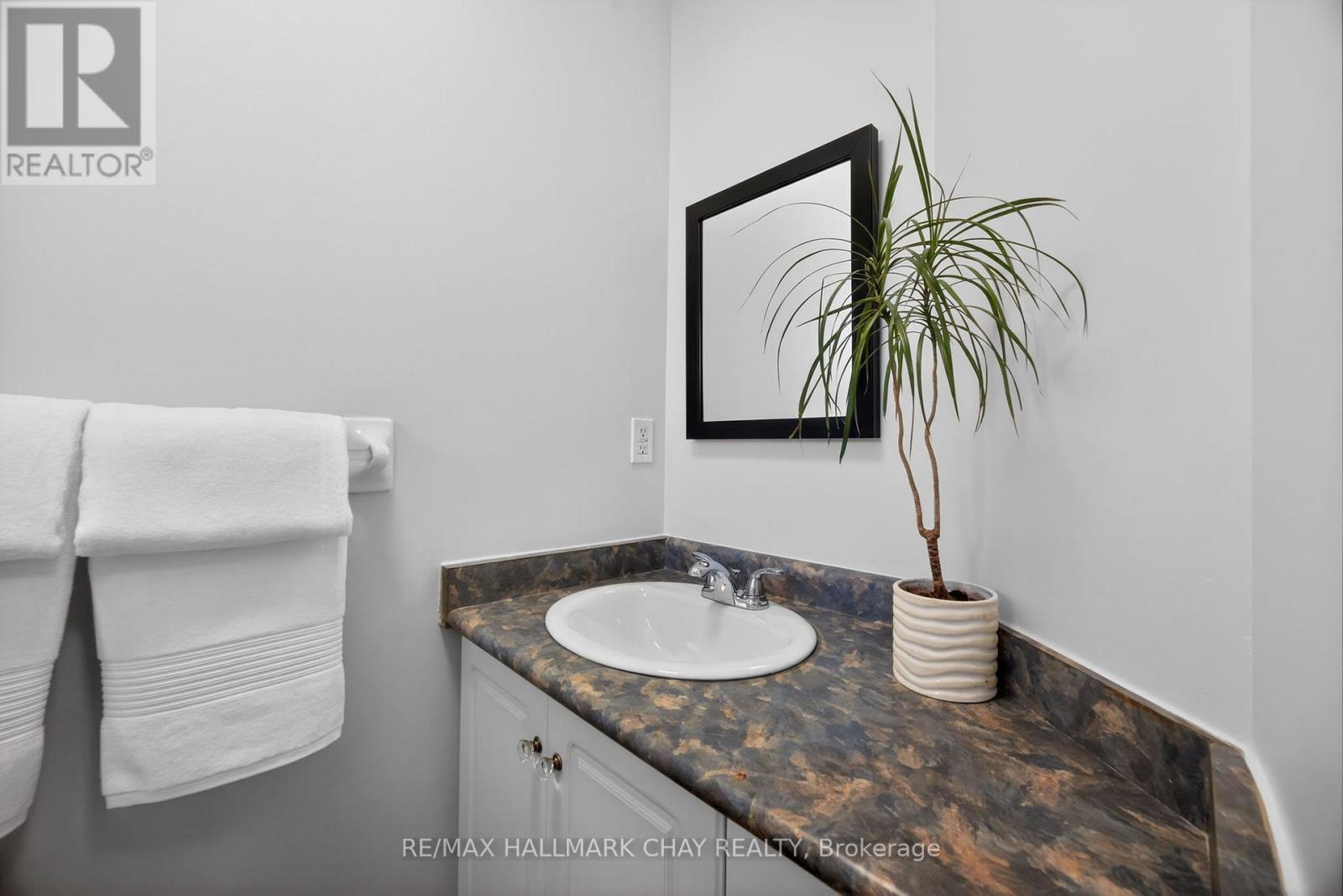 67 Parkside Crescent, Essa, Ontario  L3W 0K9 - Photo 8 - N12744076