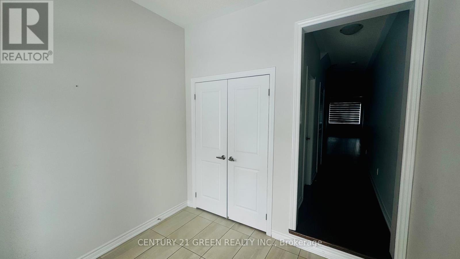 37 Thornvalley Terrace, Caledon, Ontario  L7C 4H9 - Photo 4 - W12742738