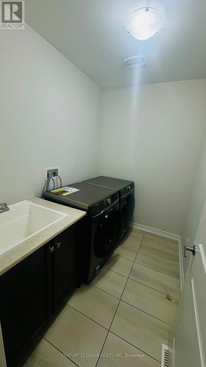 37 Thornvalley Terrace, Caledon, Ontario  L7C 4H9 - Photo 9 - W12742738