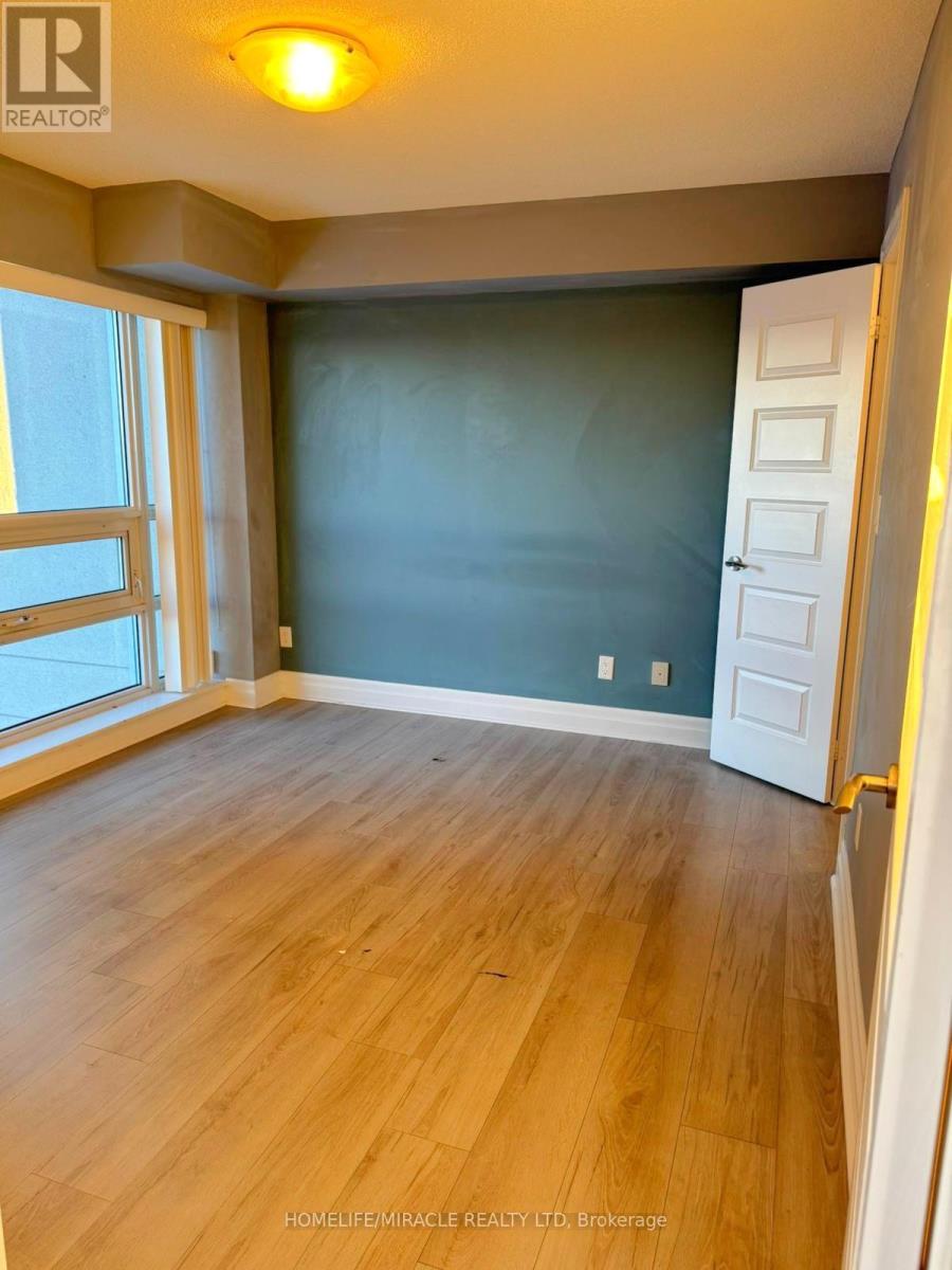 707 - 215 Queen Street E, Brampton, Ontario  L6W 0A9 - Photo 7 - W12737732