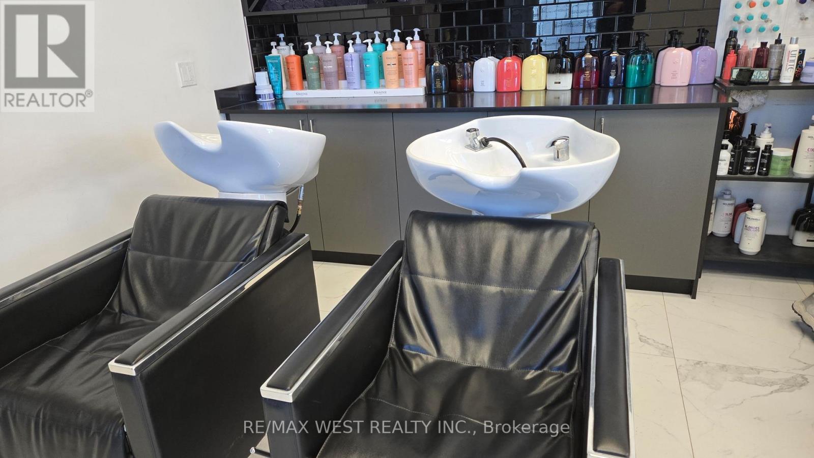 1 - 1903 Ironoak Way, Oakville, Ontario  L6H 0N1 - Photo 2 - W12744068