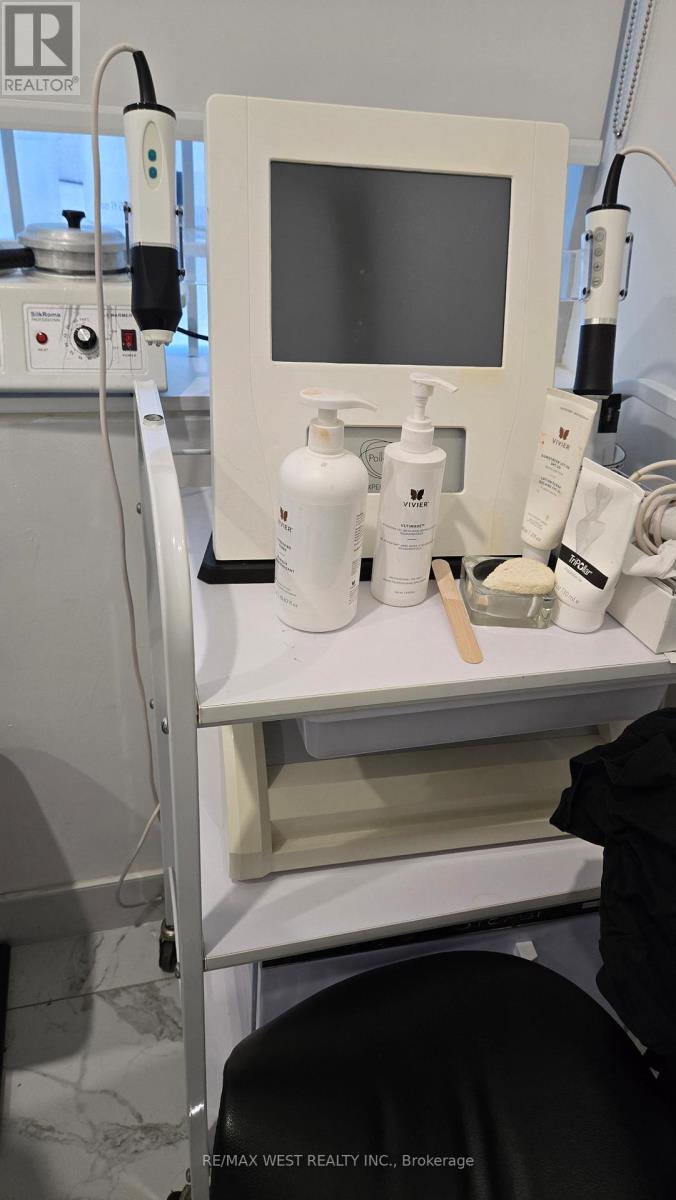 1 - 1903 Ironoak Way, Oakville, Ontario  L6H 0N1 - Photo 6 - W12744068